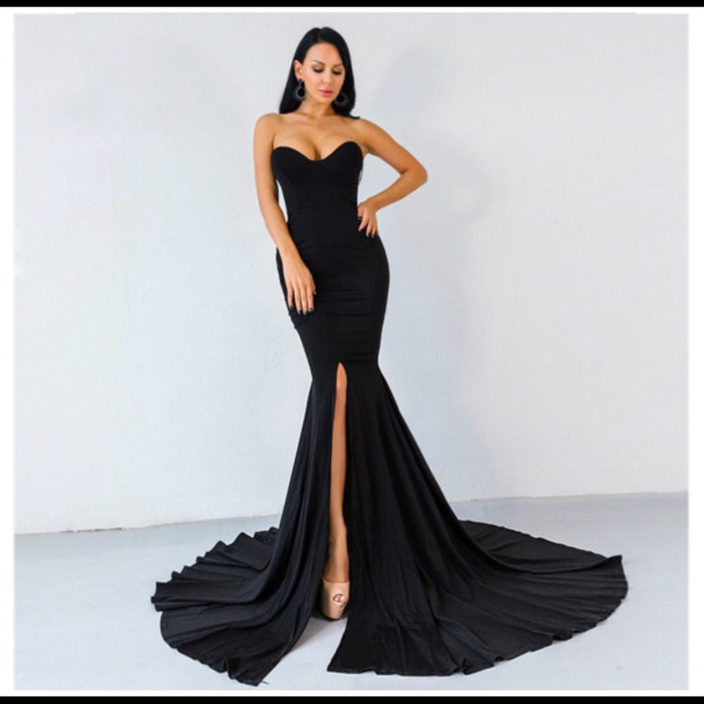 A black sweetheart gown